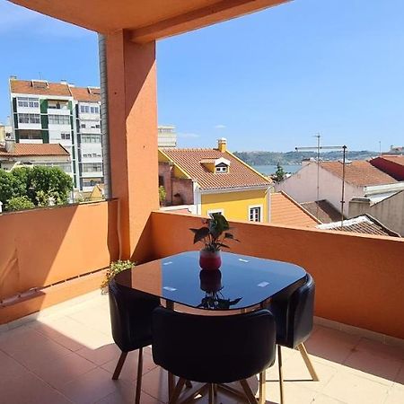 Relax In Lisbon For 4 People With Terrace And Parking Apartment ภายนอก รูปภาพ