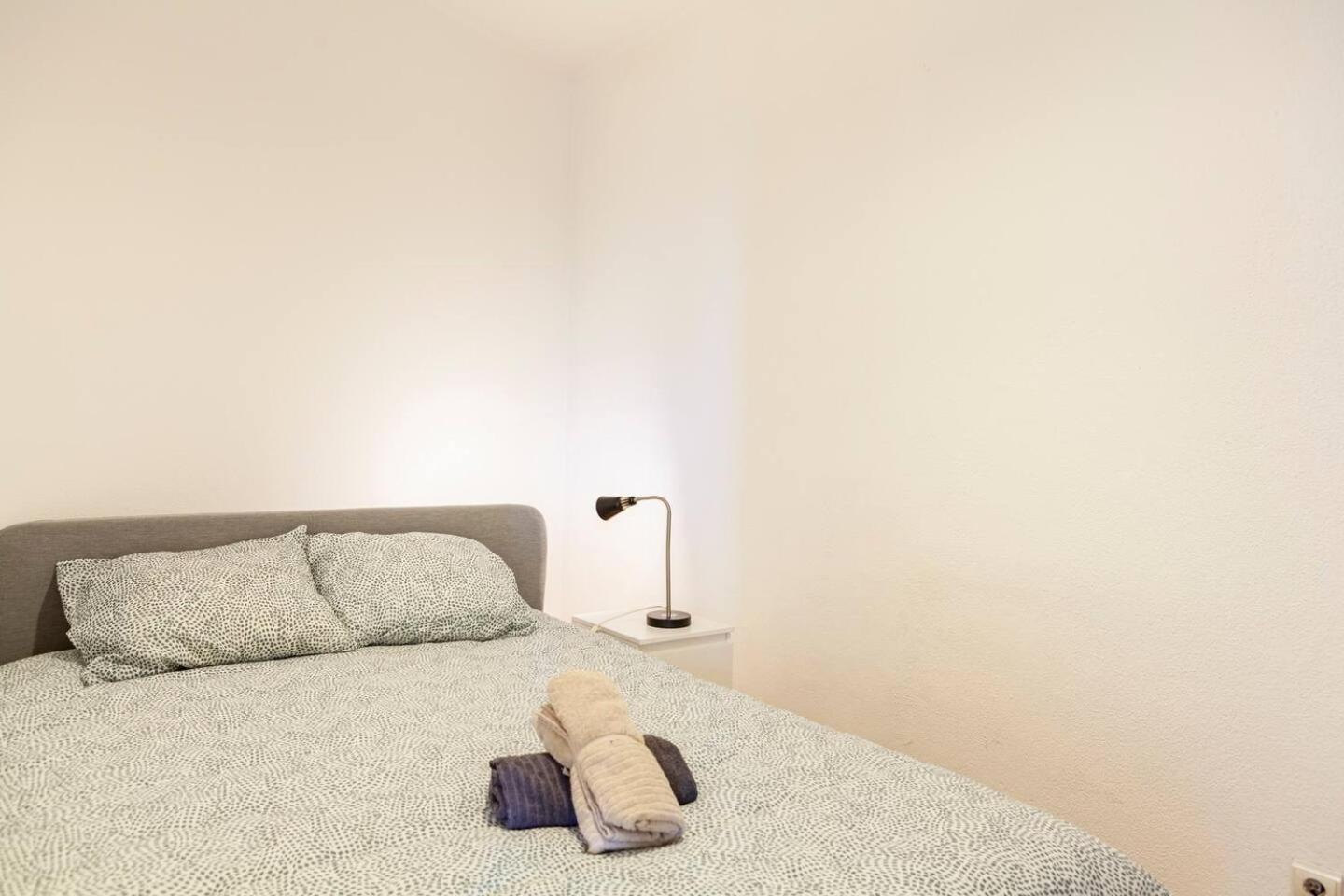 Relax In Lisbon For 4 People With Terrace And Parking Apartment ภายนอก รูปภาพ