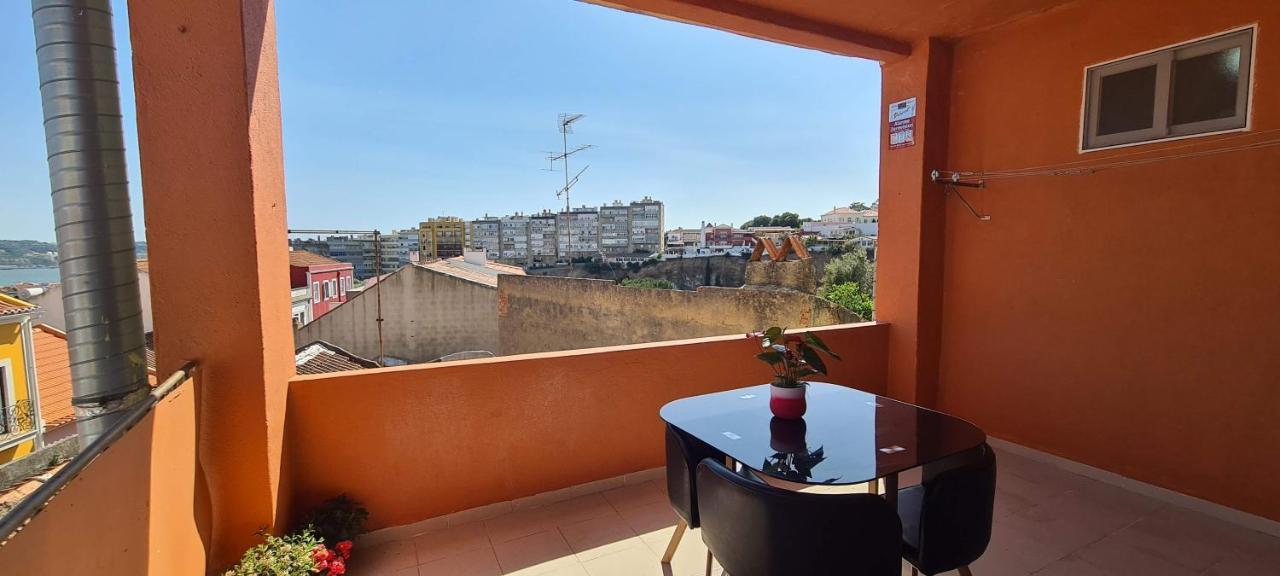Relax In Lisbon For 4 People With Terrace And Parking Apartment ภายนอก รูปภาพ