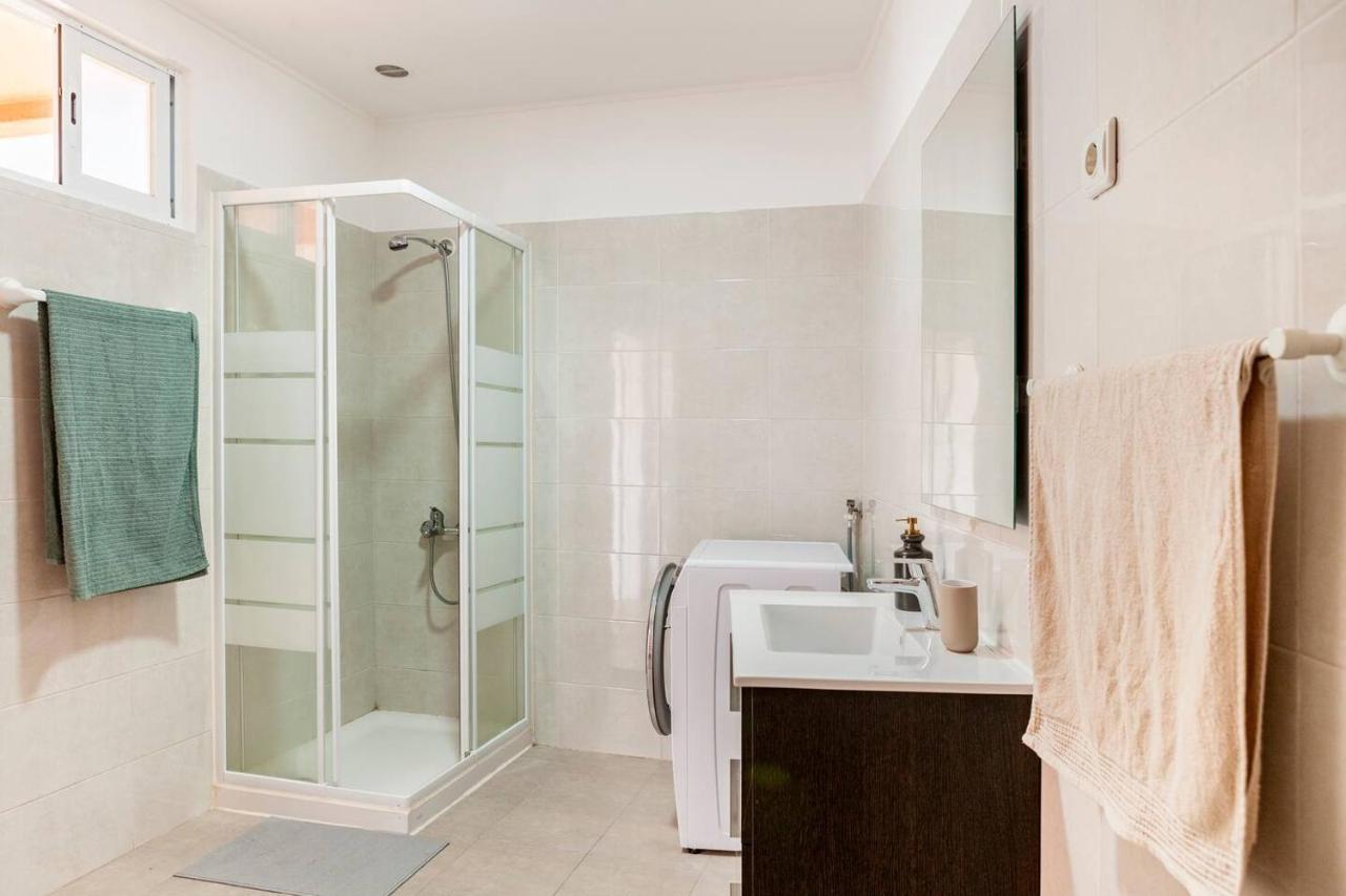 Relax In Lisbon For 4 People With Terrace And Parking Apartment ภายนอก รูปภาพ