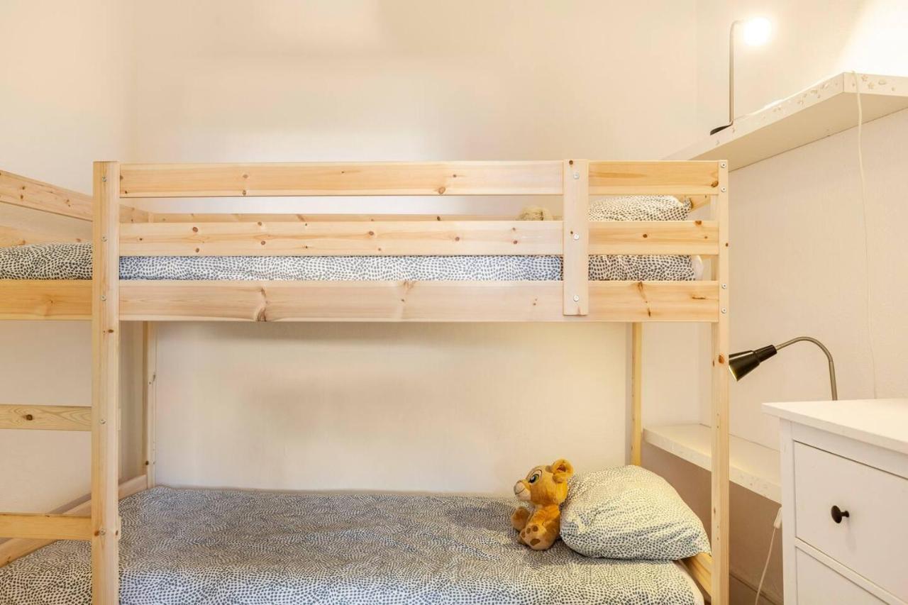 Relax In Lisbon For 4 People With Terrace And Parking Apartment ภายนอก รูปภาพ