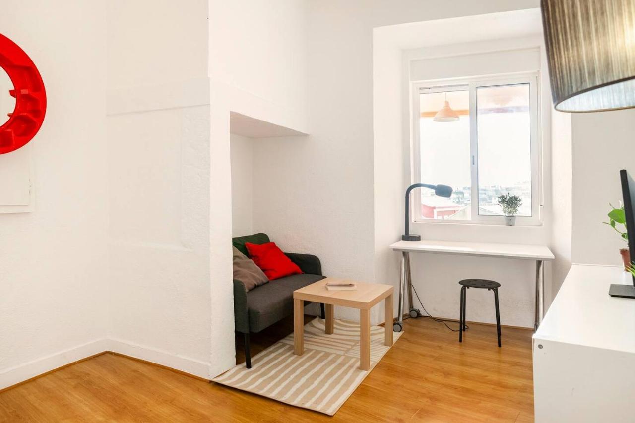 Relax In Lisbon For 4 People With Terrace And Parking Apartment ภายนอก รูปภาพ