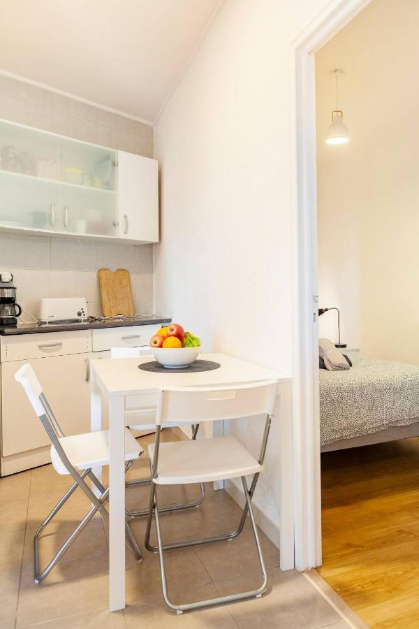 Relax In Lisbon For 4 People With Terrace And Parking Apartment ภายนอก รูปภาพ