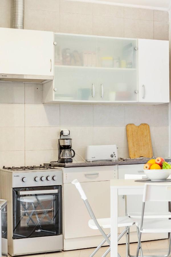 Relax In Lisbon For 4 People With Terrace And Parking Apartment ภายนอก รูปภาพ