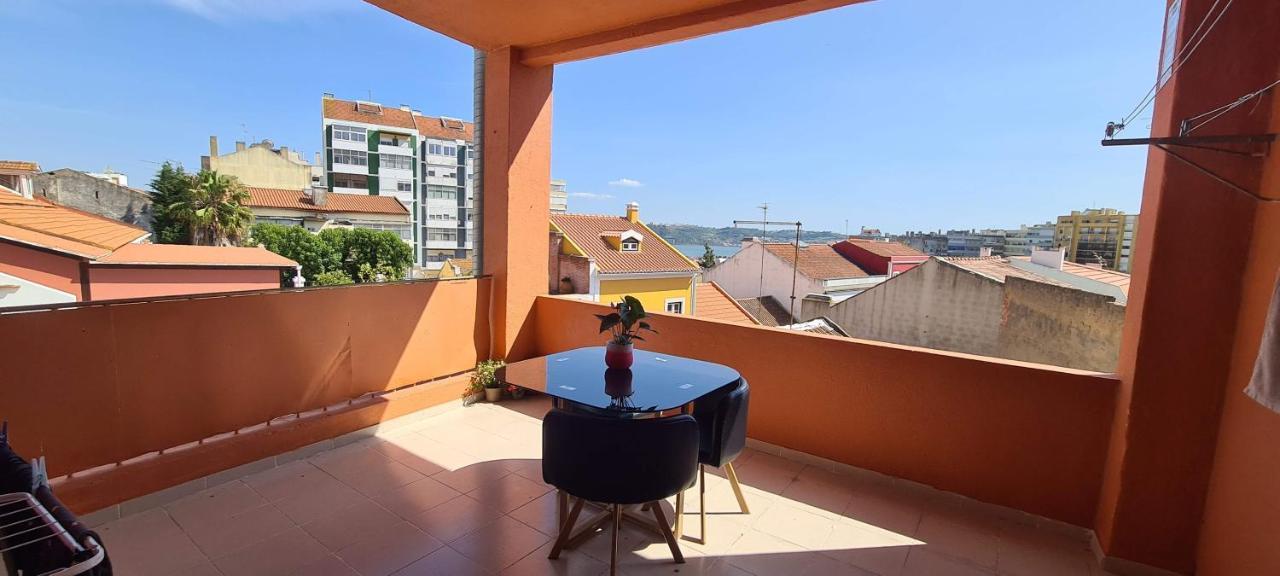 Relax In Lisbon For 4 People With Terrace And Parking Apartment ภายนอก รูปภาพ