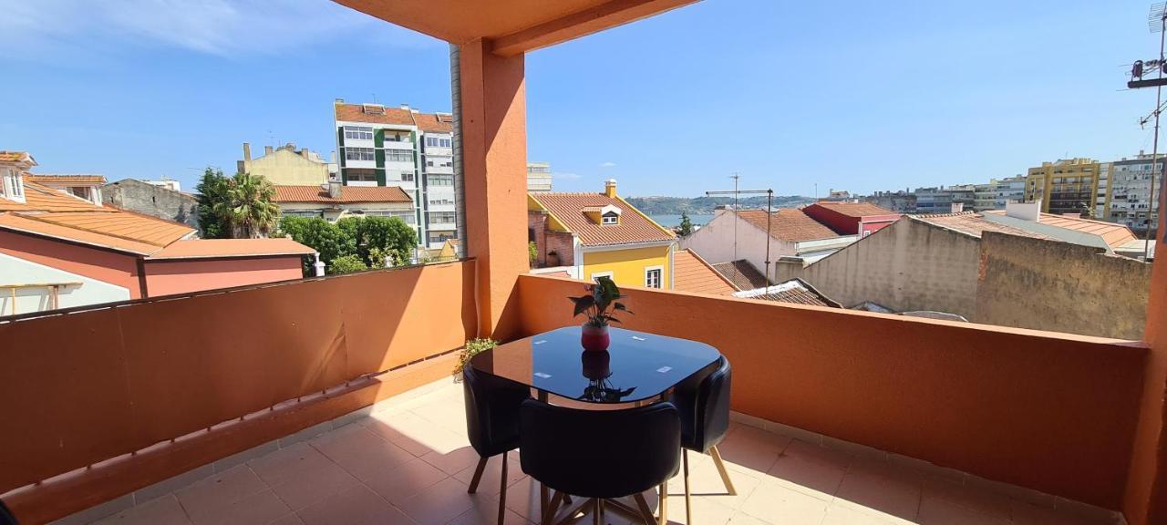 Relax In Lisbon For 4 People With Terrace And Parking Apartment ภายนอก รูปภาพ