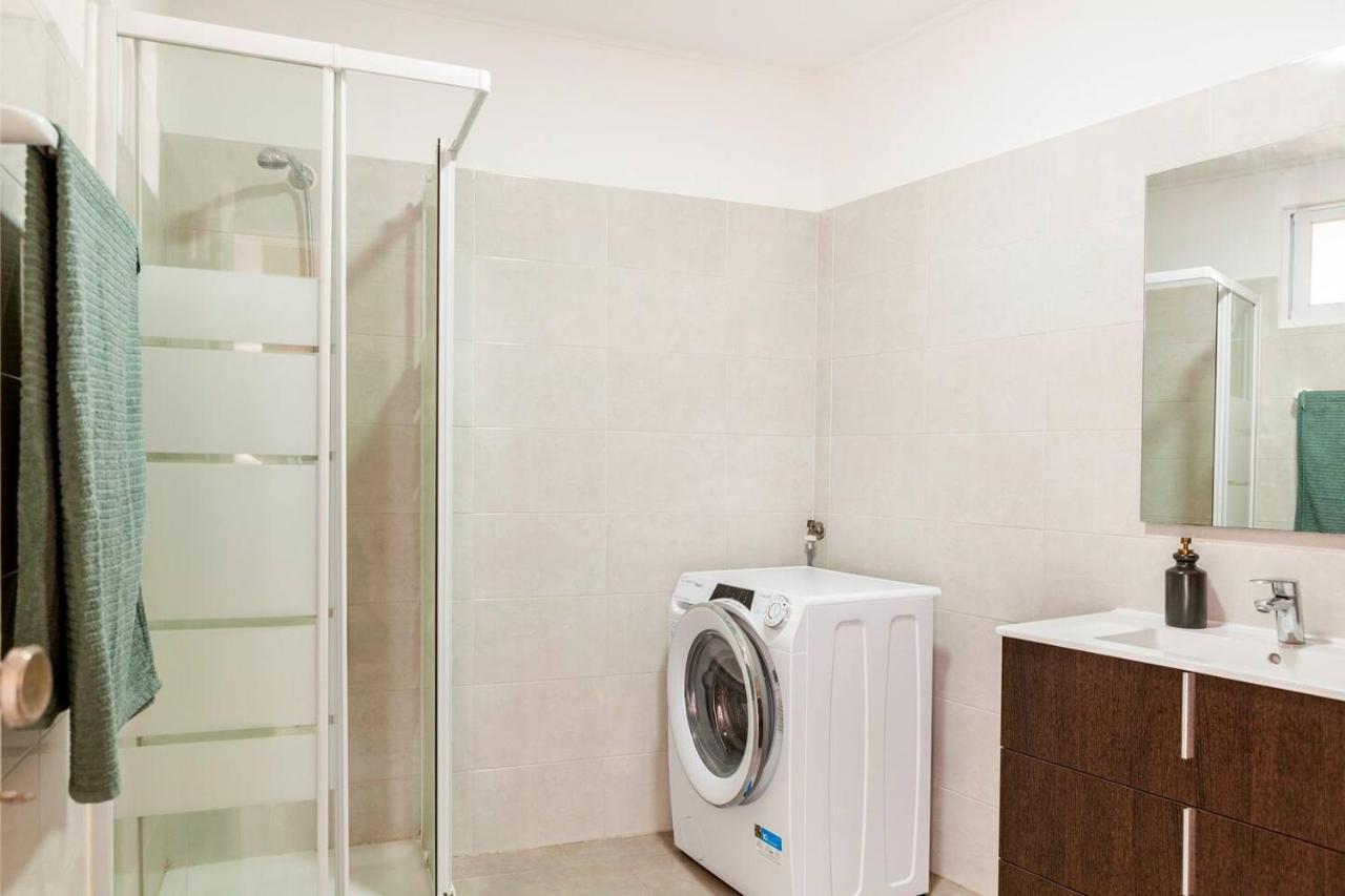 Relax In Lisbon For 4 People With Terrace And Parking Apartment ภายนอก รูปภาพ